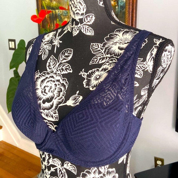 French Connection - Picture 1 of 11